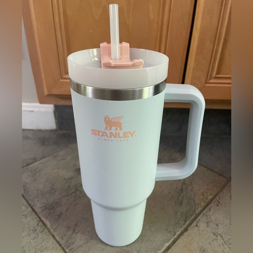 Stanley Quencher H2.0 FlowState Stainless Steel Tumbler with Lid and Straw